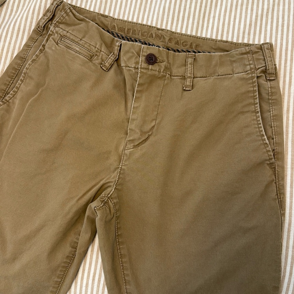 American Eagle Men’s chinos in British Khaki, 30W x 32L